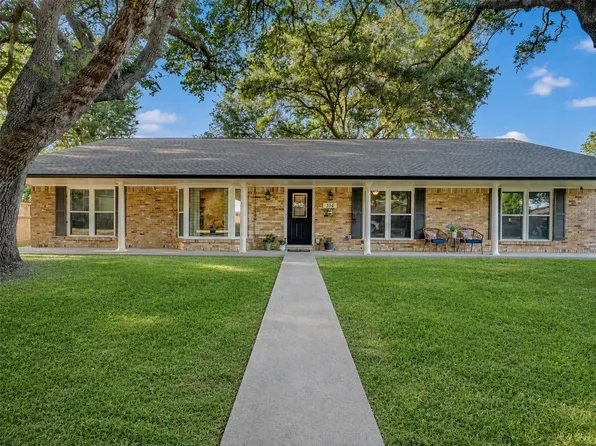 314 Coke Ln, Alvin, TX 77511
