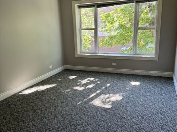 5th image of 4206-08 N Sacramento Ave #4206-3F