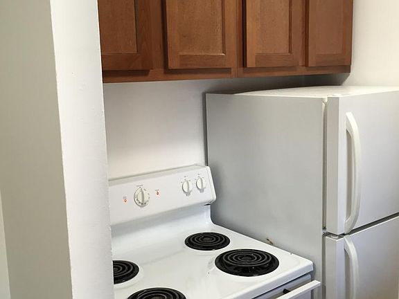 2nd image of 1303 Cove Ave APT 302