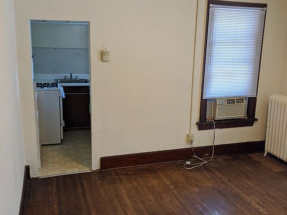 4th image of 704 W Nevada St APT 4