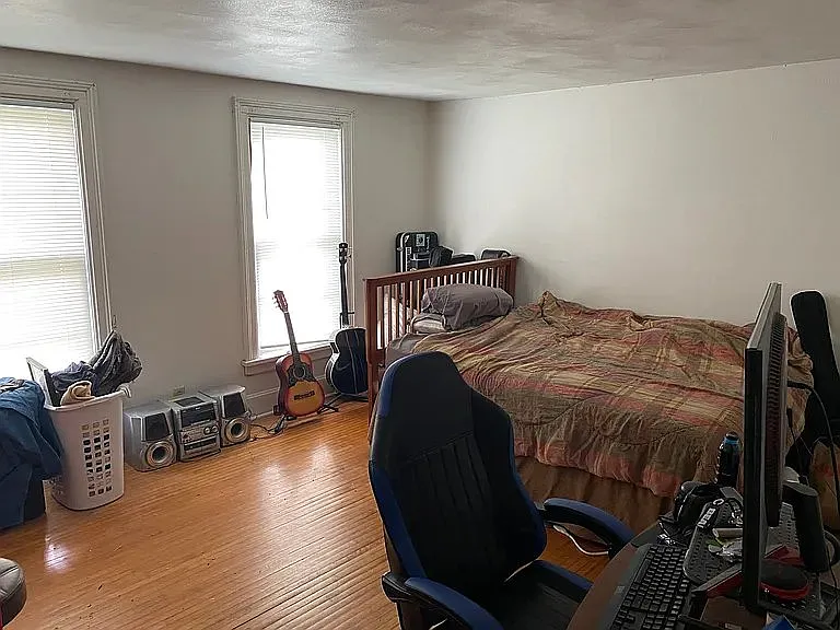 Charming 3-Bedroom Apartment in Madison's Tenney-Lapham Neighborhood — Photo 4