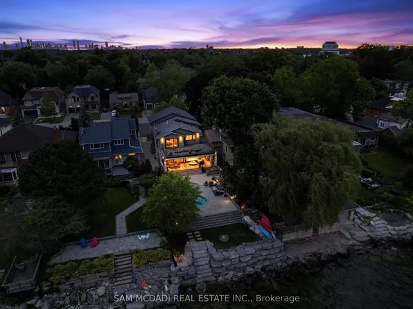 102 Cumberland Dr, Mississauga, ON L5G 3M8
