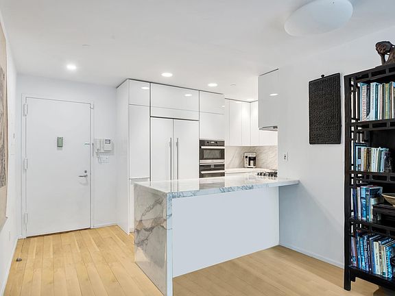 5th image of 525 E 11th St APT 3A
