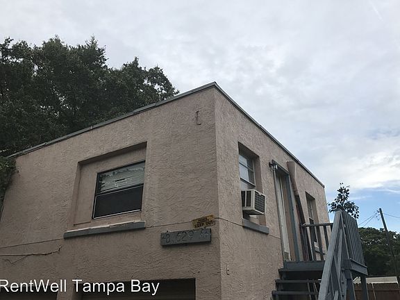 2nd image of 629 Woodlawn St #A