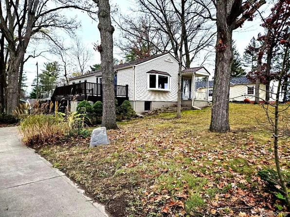 4711 Downing Dr, Pinckney, MI 48169
