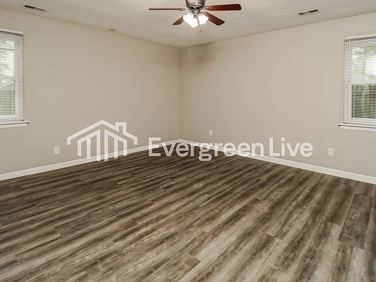 1448 Winslow Ave — Photo 9