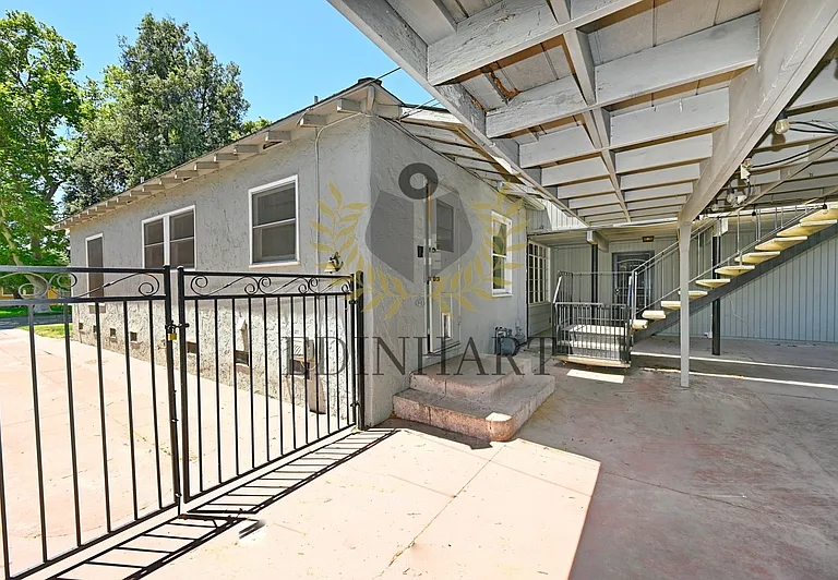 145 E University Ave — Photo 41