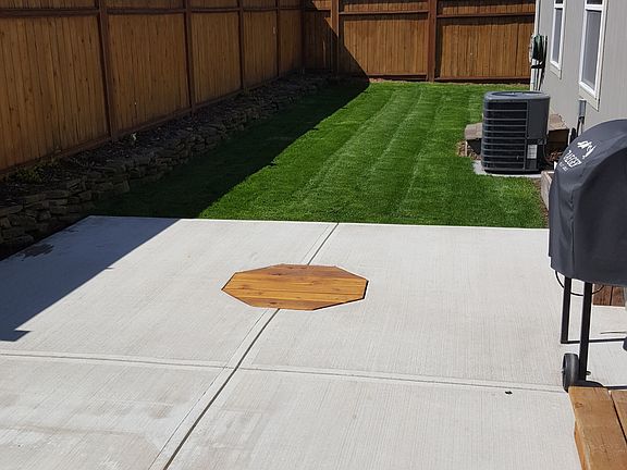 New 14x18 patio w/ fire pit