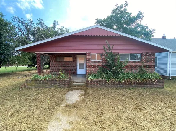 922 Elm St, Perry, OK 73077