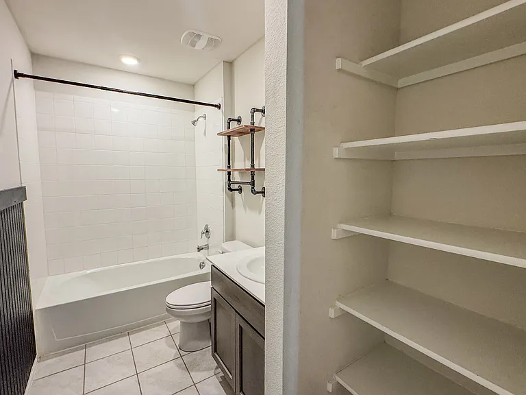 801 Meadow Creek Ln — Photo 17