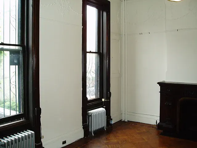 30 7th Avenue — Photo 2