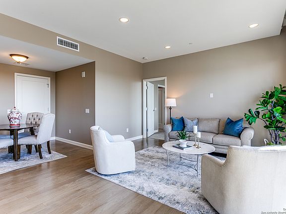 5th image of 4242 Broadway St APT 602