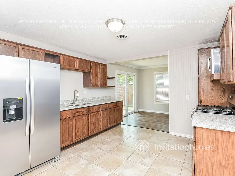 208 Ennis St — Photo 7