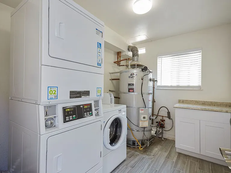 Elm Street Apartments — Photo 4