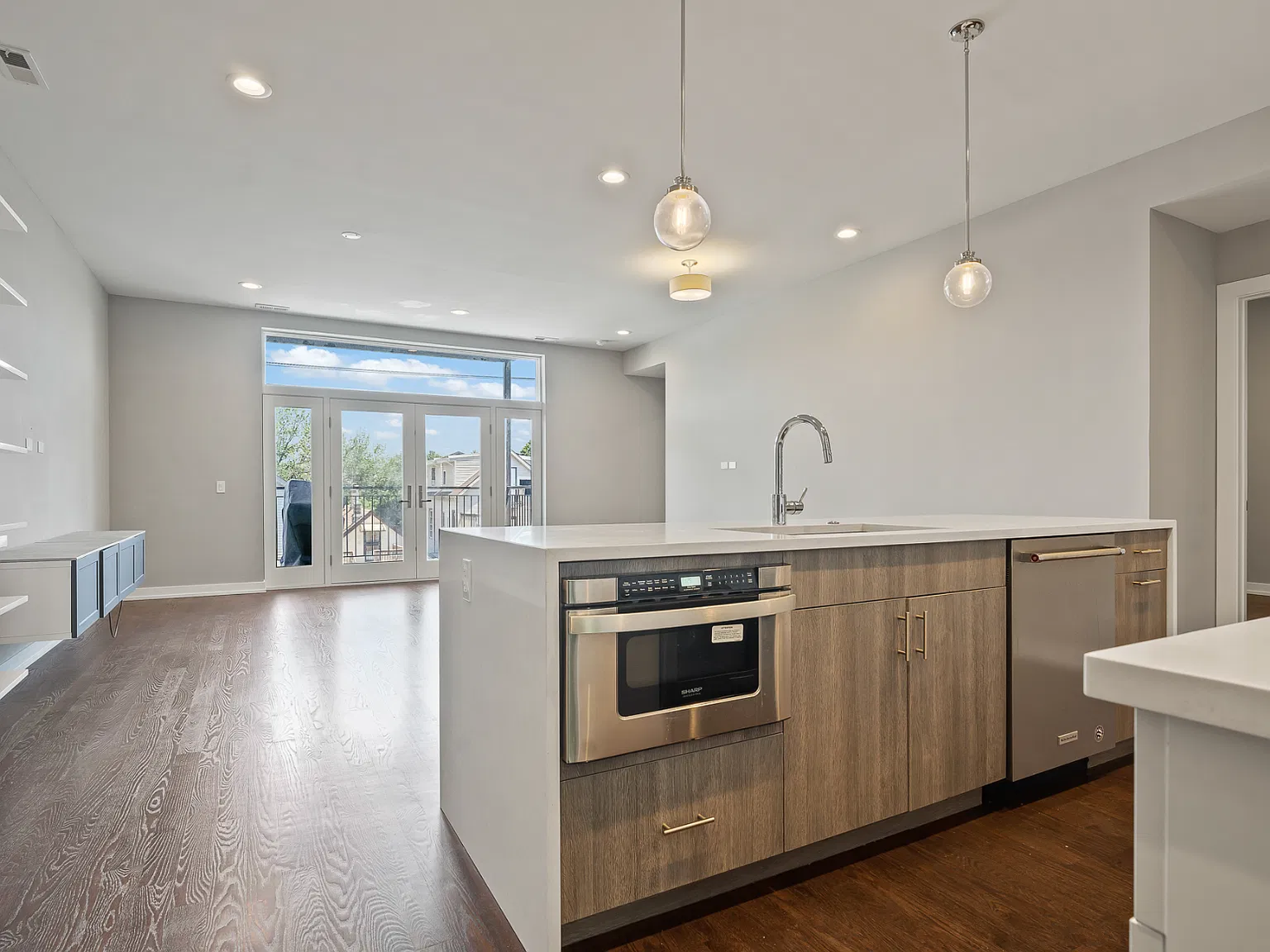 3 bed, $4,000 — Photo 2
