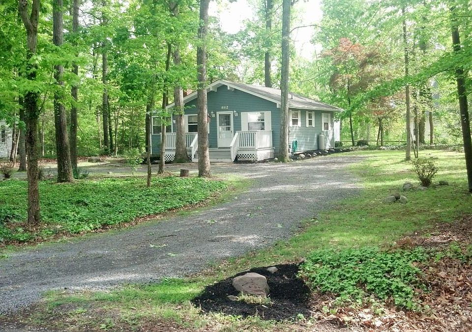 Lovely Street View, U Shaped Driveway w/plenty of parking