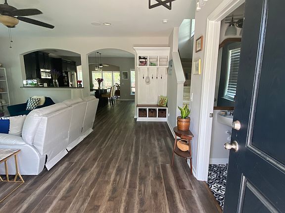 3rd image of 1614 Sparkleberry Ln