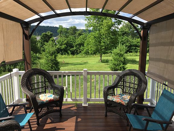 EXTRA LARGE DECK W/PERGOLA