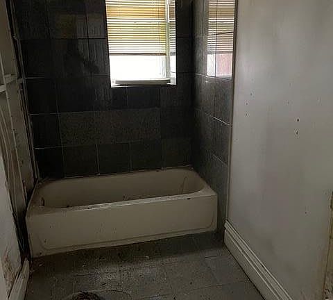 3rd image of 4153 E Lexington Ave
