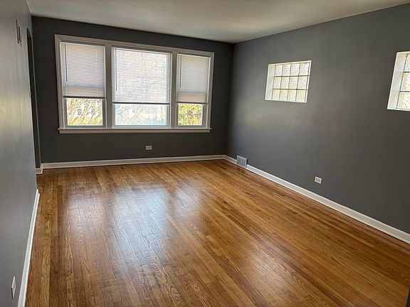 3rd image of 4907 W Barry Ave #2