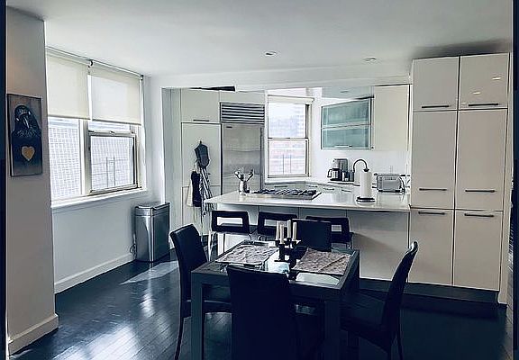 5th image of 200 E 58th St APT 20B