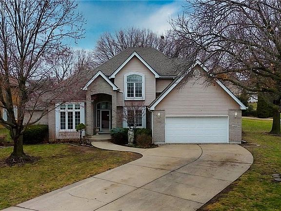 3rd image of 6124 N Elmwood Ct