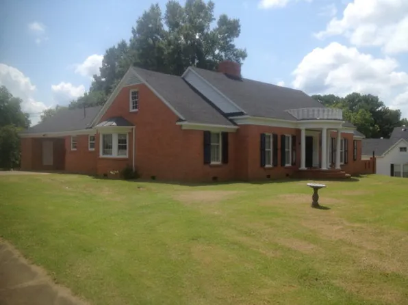 123 Blount St, Water Valley, MS 38965