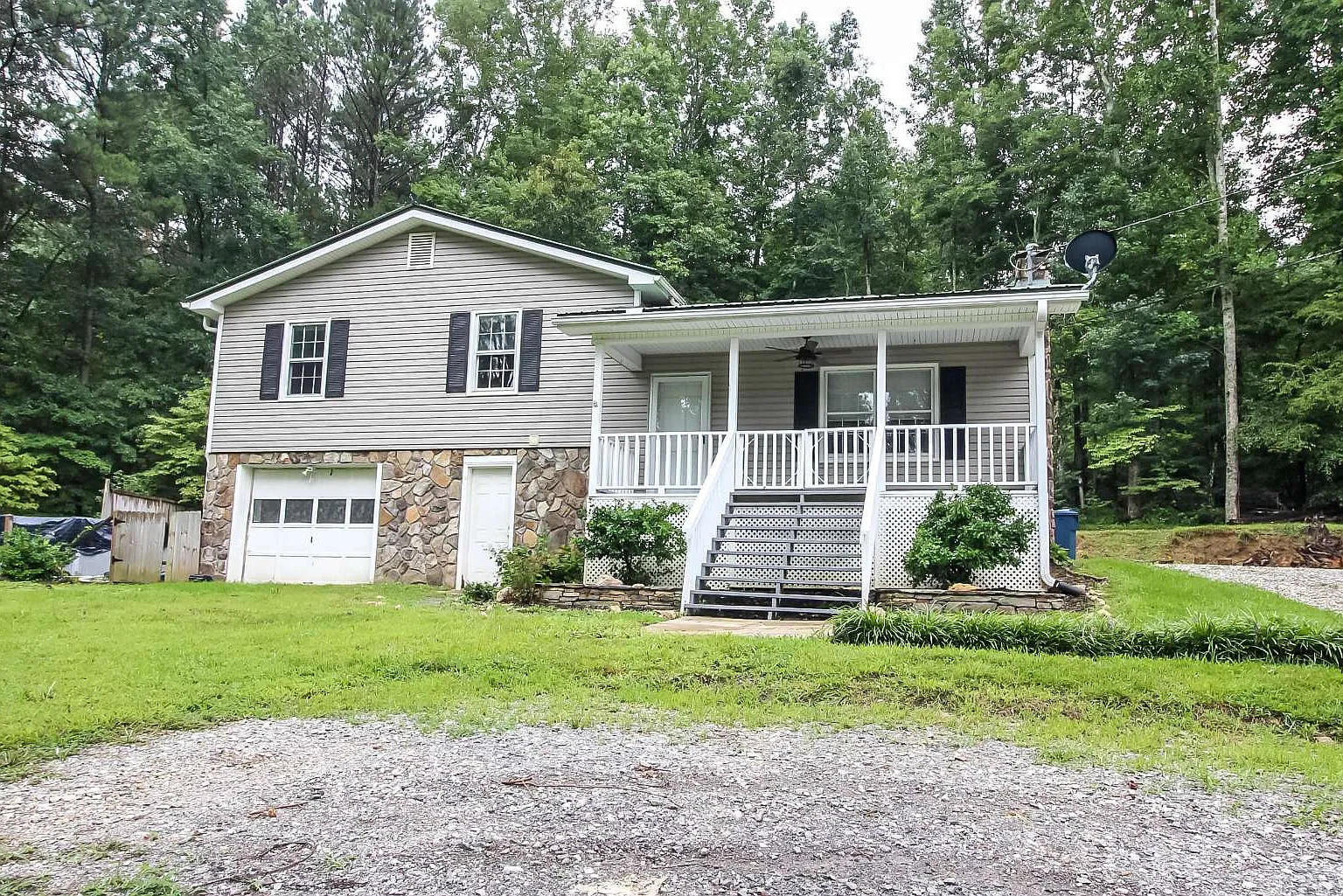 3 bed, 1128 sqft, $2,000 — Photo 1