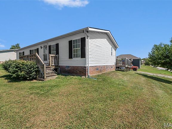 3rd image of 114 Hickory Dr