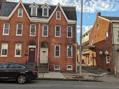 622 E Market St Photo 1