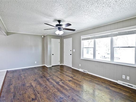 4th image of 403 W Mulberry St
