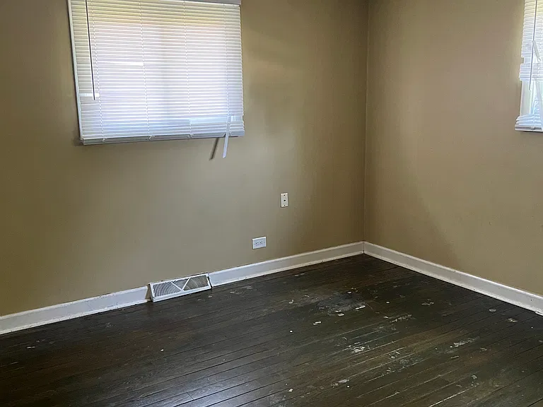 16549 Winchester Ave — Photo 11