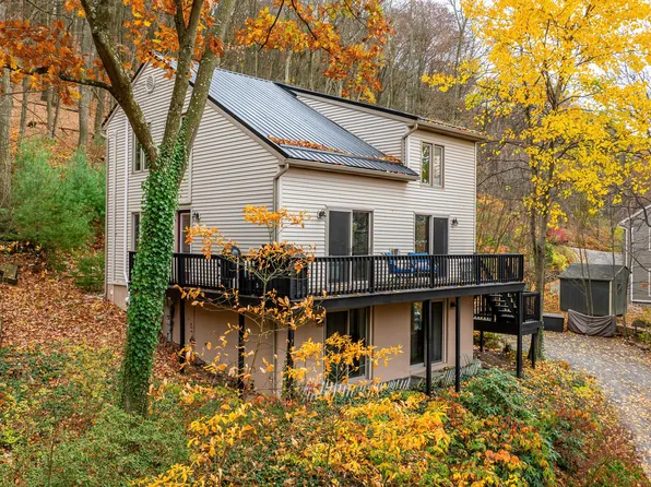 218 Apple Blossom Ln, Catawissa, PA 17820