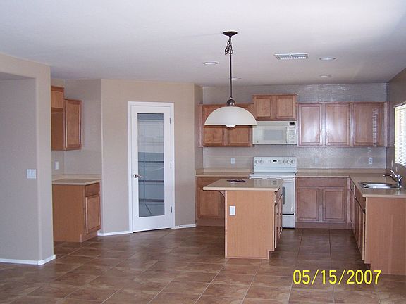 Nice open kitchen with an Island