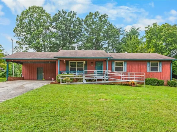 3630 Kinghill Dr, Winston Salem, NC 27105