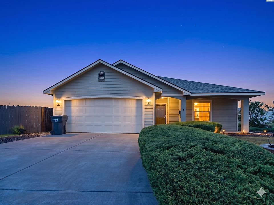 1st image of 3511 Estrella Dr