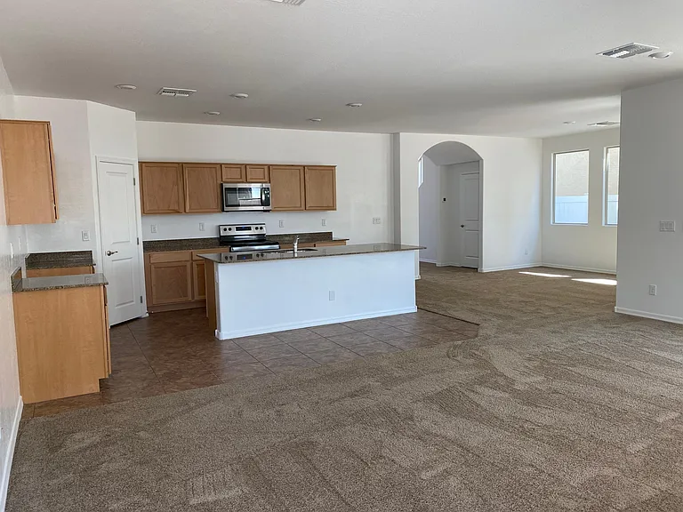 9009 W Jefferson St — Photo 7