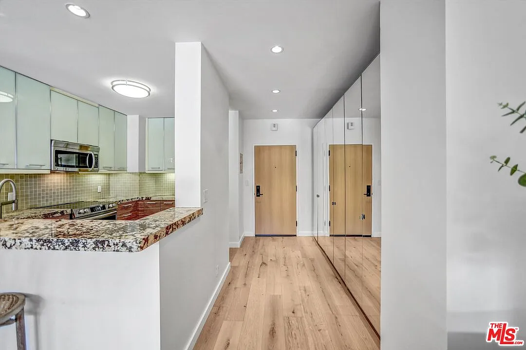 1 bed, 1.0 bath, $5,500 — Photo 3
