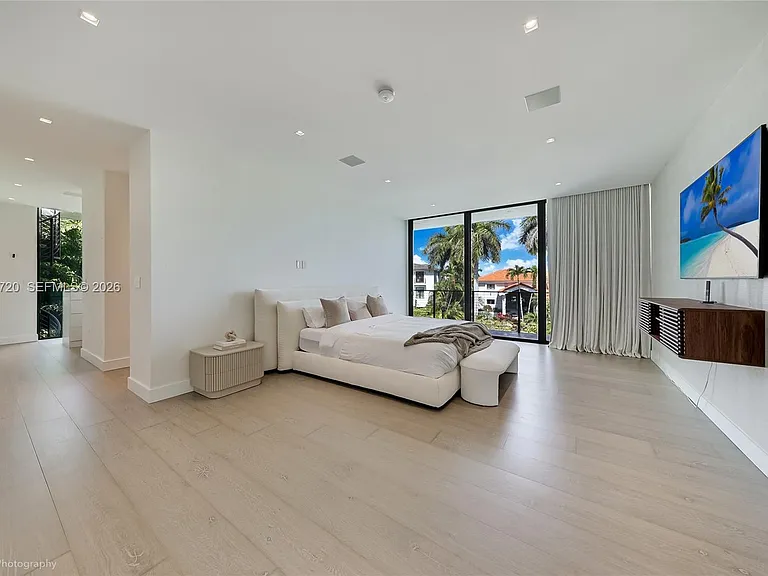 420 N Hibiscus Dr — Photo 16