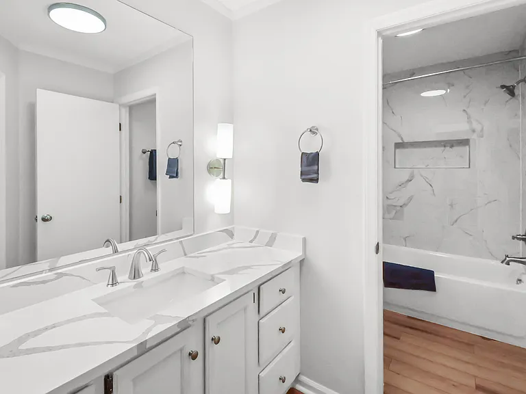 319 Wildberry Ln — Photo 8