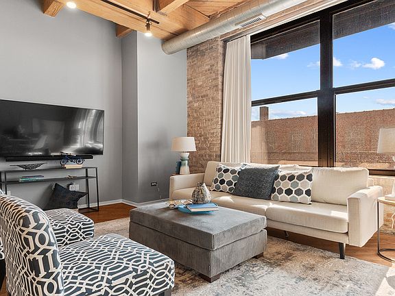 4th image of 1040 W Adams St Unit 333