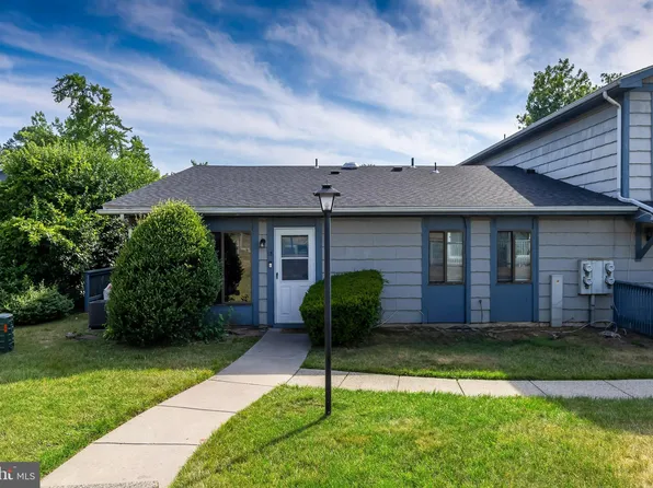 65 Cedarwood Ct, Paulsboro, NJ 08066