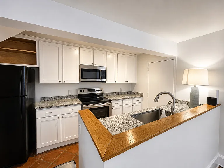 190 Union St #1 — Photo 3