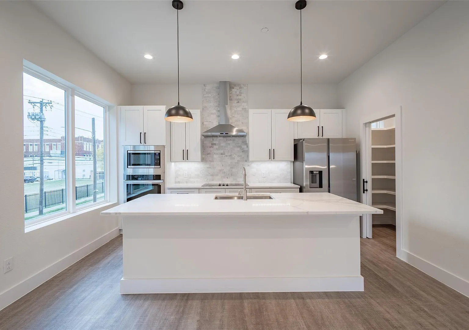 Modern 4-Level Corner Condo with Rooftop Deck & Downtown Views 2BR/2.5BA + Flex Spaces, 2-Car Gar... — Photo 4