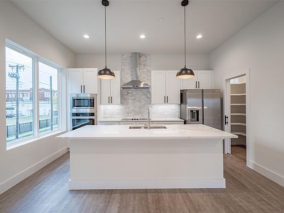 4th image of 1614 N Fitzhugh Ave #405
