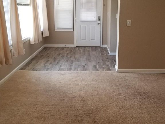 4th image of 4914 N Galena Rd Suite 10