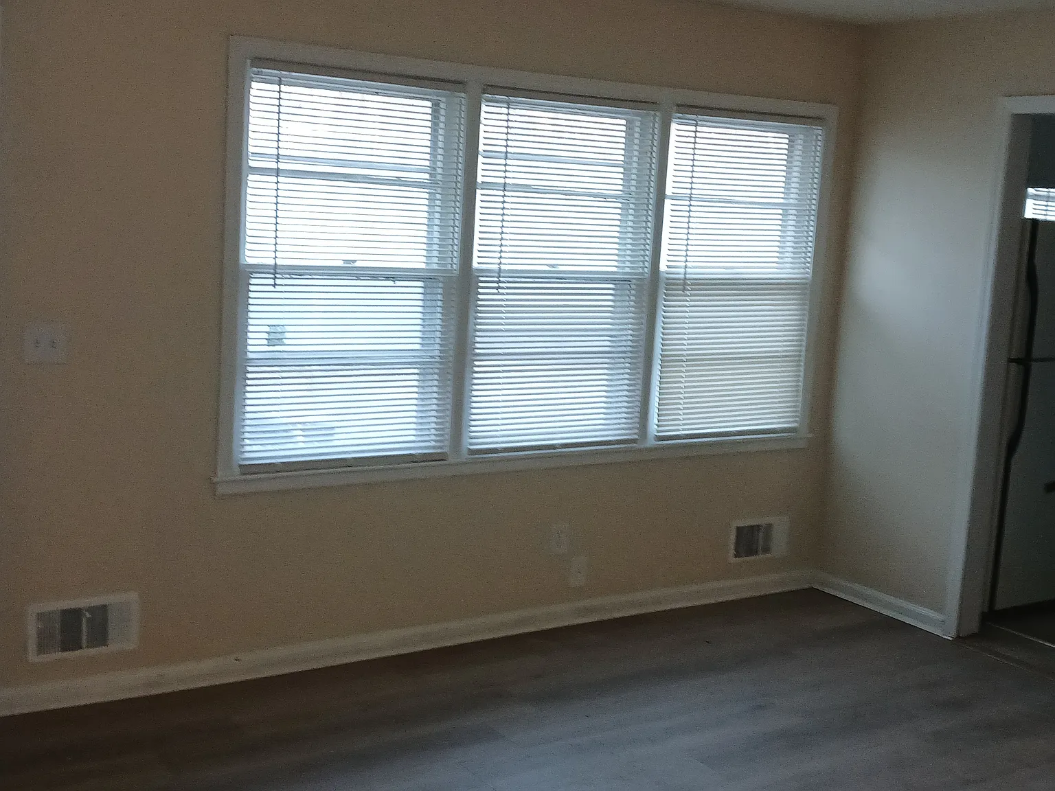3 bed, $950 — Photo 3