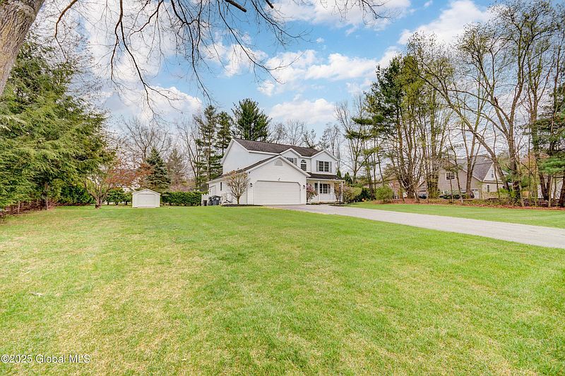 3rd image of 17 Sweetbriar Drive