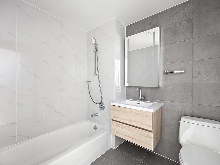 13277 Metropolitan Ave #8B — Photo 7