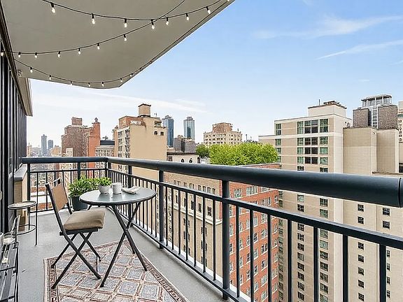 4th image of 70 W 37th St #1803